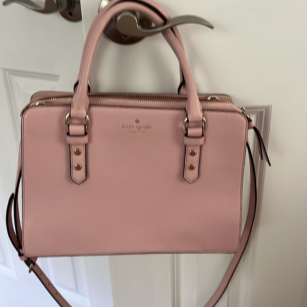 Kate Spade beautiful pale pink crossbody purse. Excellent condition.